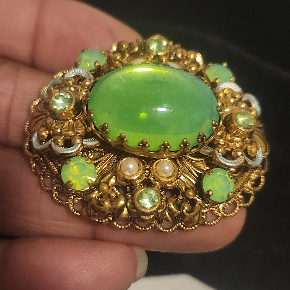 Vintage west Germany Green Cabochon Brooch Gold Tone Filigree Pearl Rhinestone - Picture 11 of 14